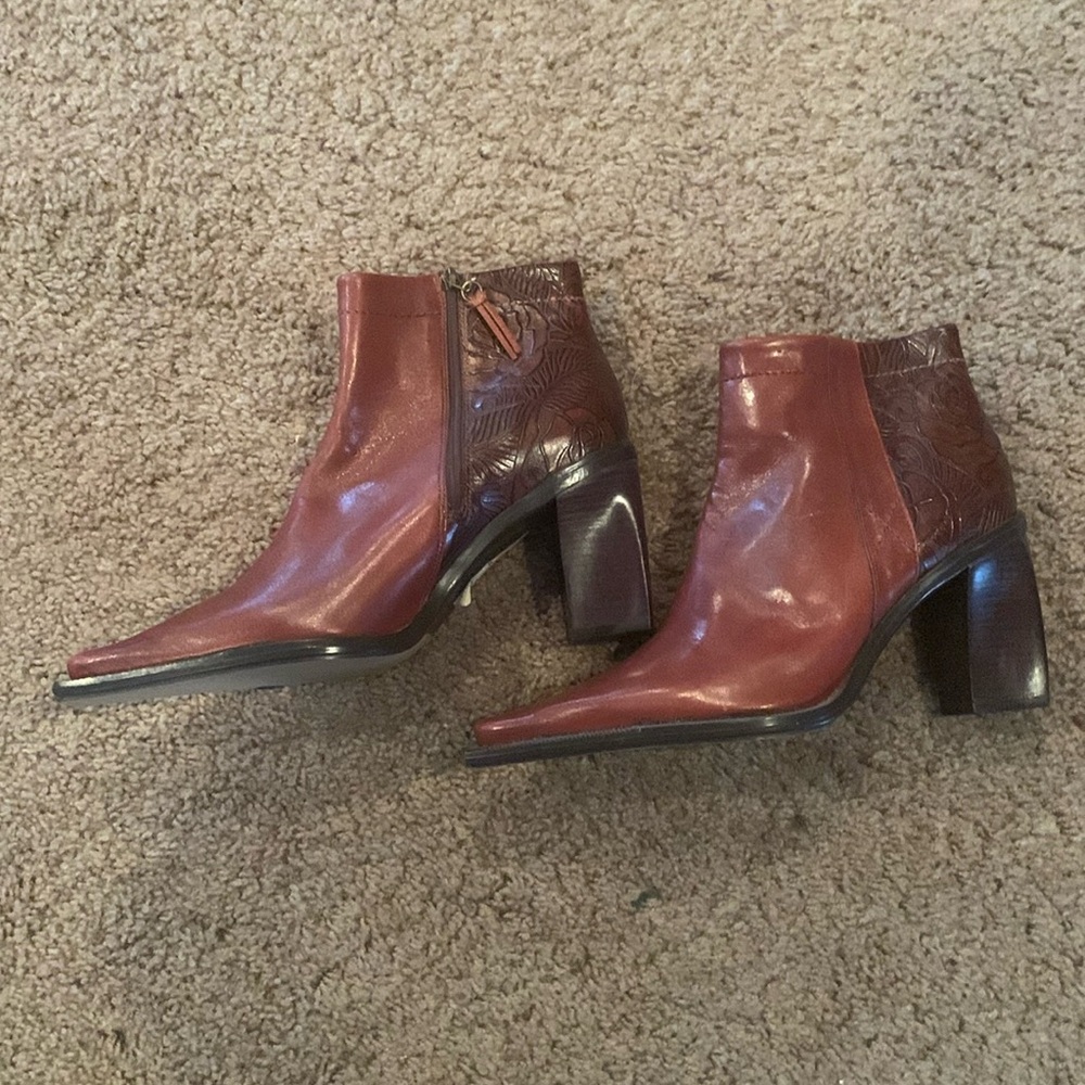 NWT boots